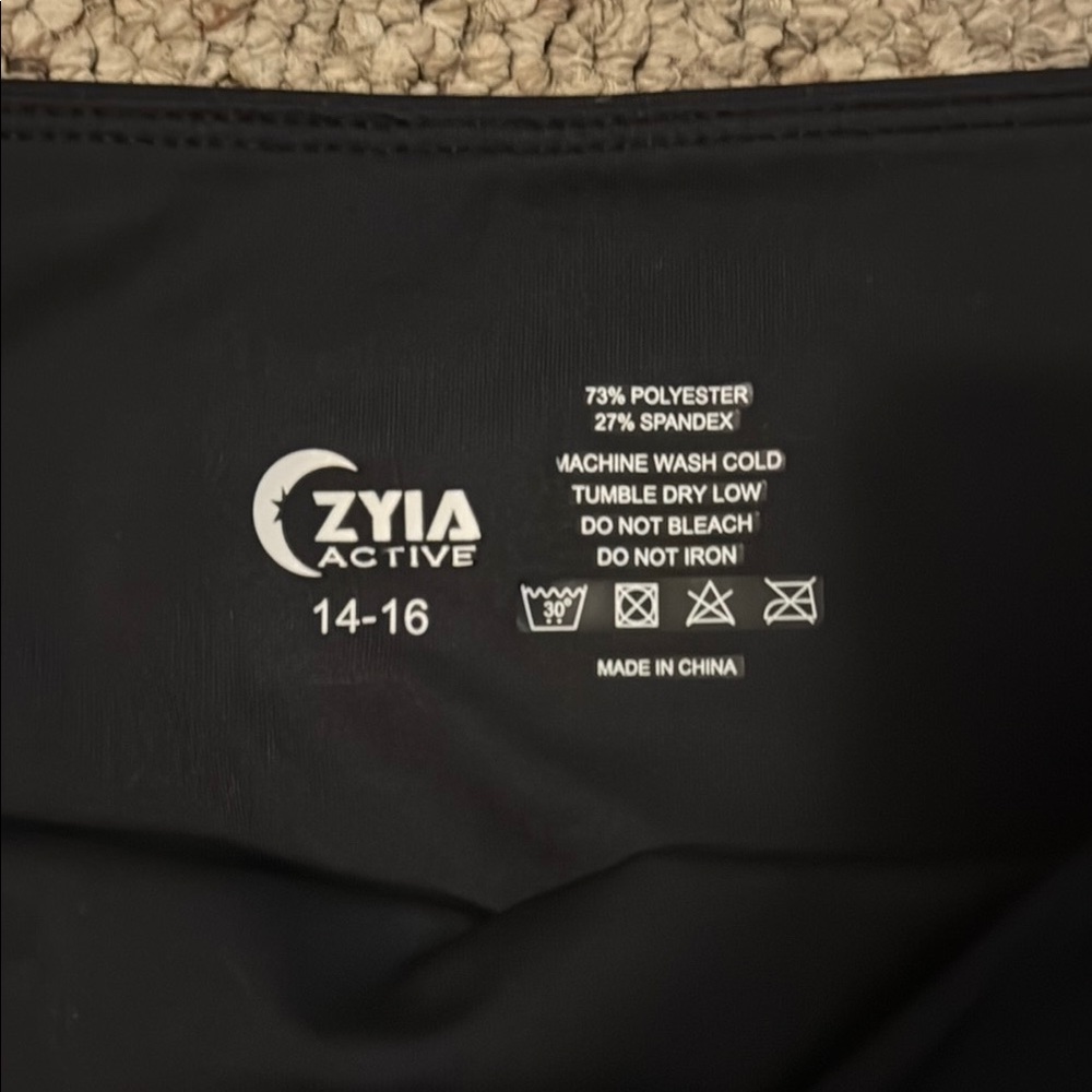 Zyia Black Leggings - Picture 2 of 2